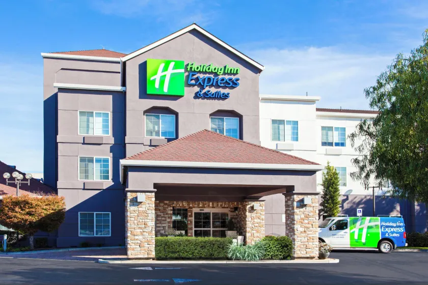 Holiday Inn Express & Suites Oakland - Airport by IHG - Image 1
