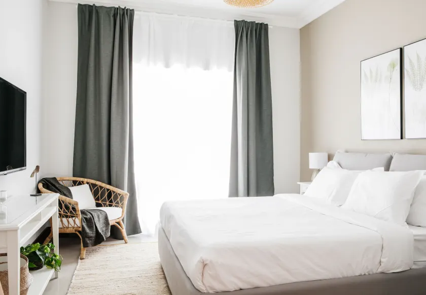 Fantastay - Golden Mile - Image 1