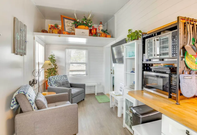 8 Mi to Cathedral Caverns: Tiny Home Hideaway - Image 1