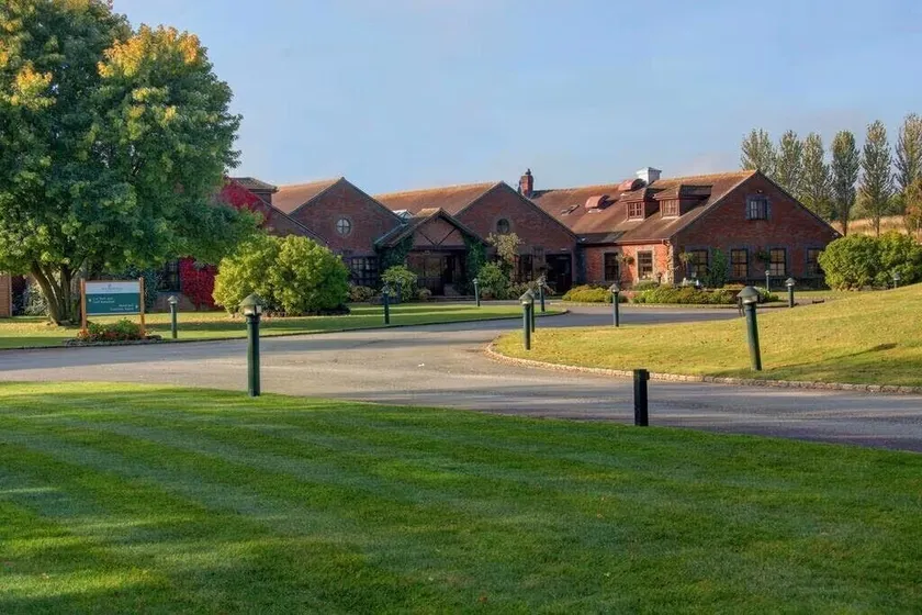Bernwood Park Hotel - Image 1