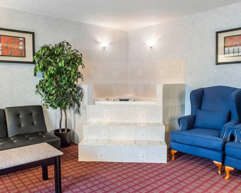 Quality Inn & Suites Gibsonia - Pittsburgh North - Image 1