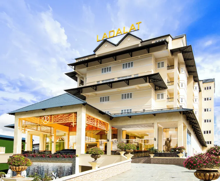 Ladalat Hotel - Image 1