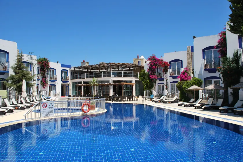 Serpina Hotel - Image 1