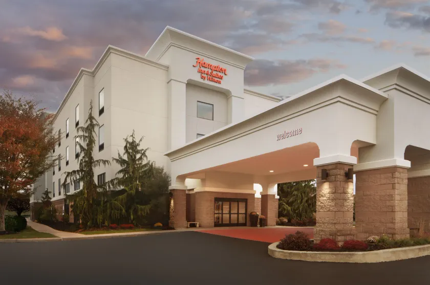 Hampton Inn & Suites Cleveland Mentor - Image 1