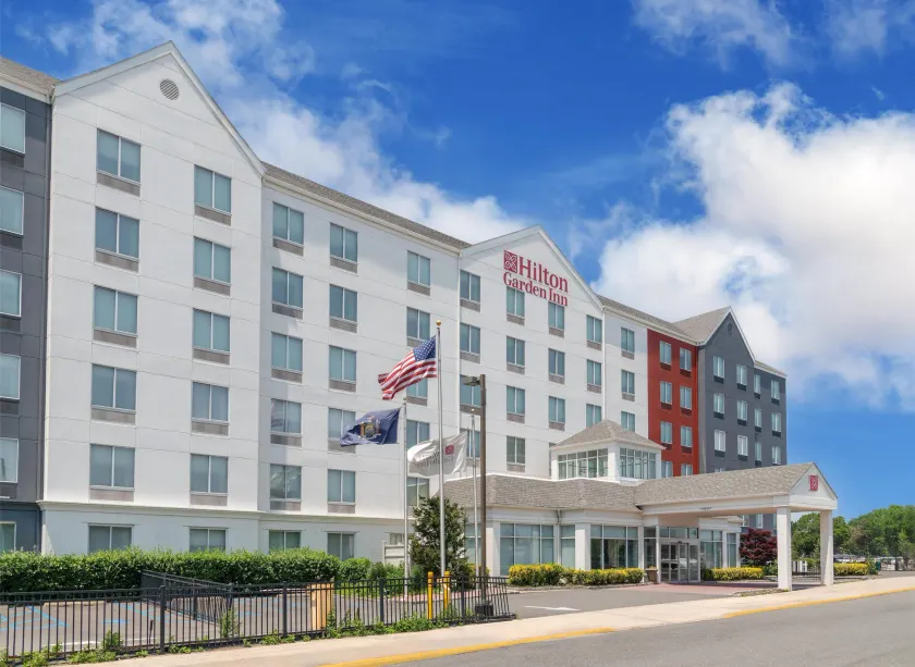 Hilton Garden Inn Queens/JFK Airport - Image 1