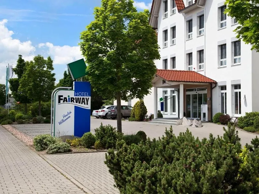 Fairway Hotel - Image 1