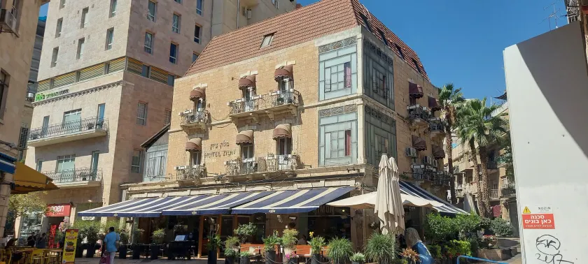 Zion Hotel - Image 1