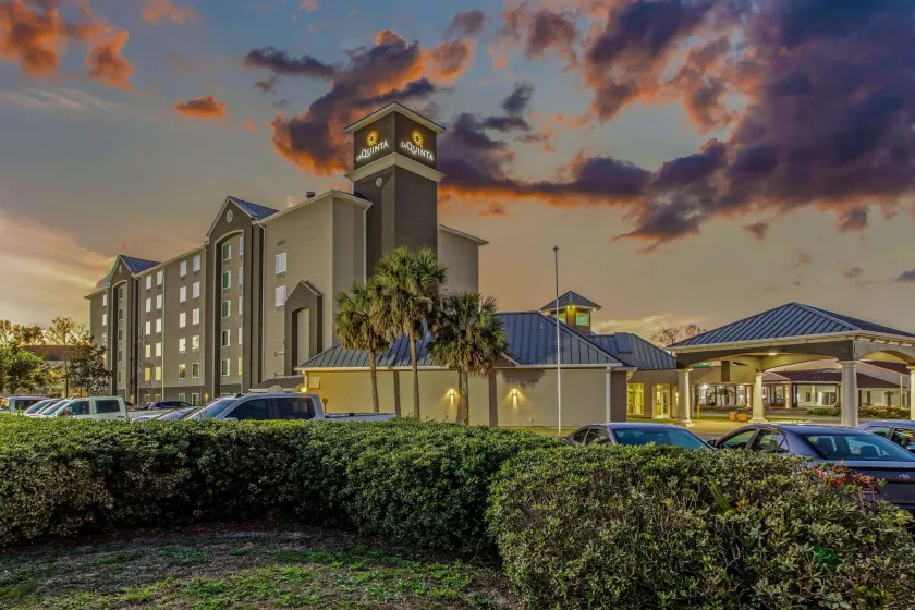 La Quinta Inn & Suites by Wyndham Panama City - Image 1
