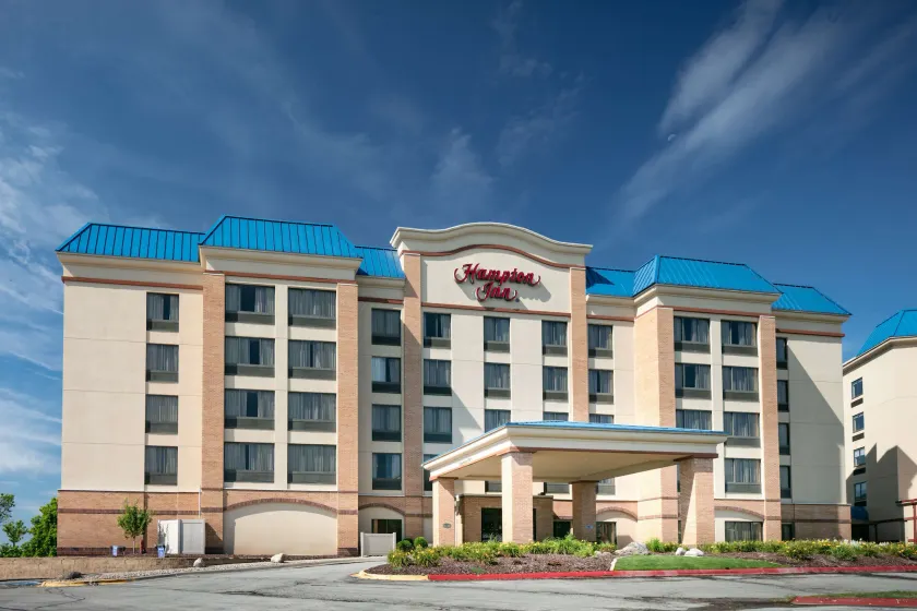 Hampton Inn Council Bluffs - Image 1
