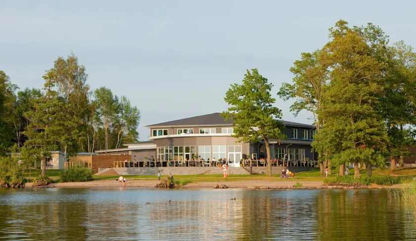 Ringsjöstrand Camping, Hotell och Stugby - Image 1