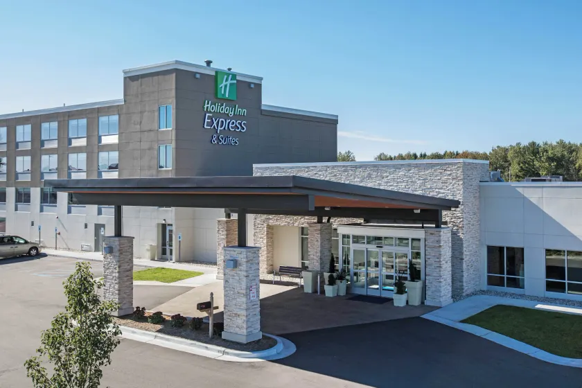 Holiday Inn Express & Suites Ludington by IHG - Image 1