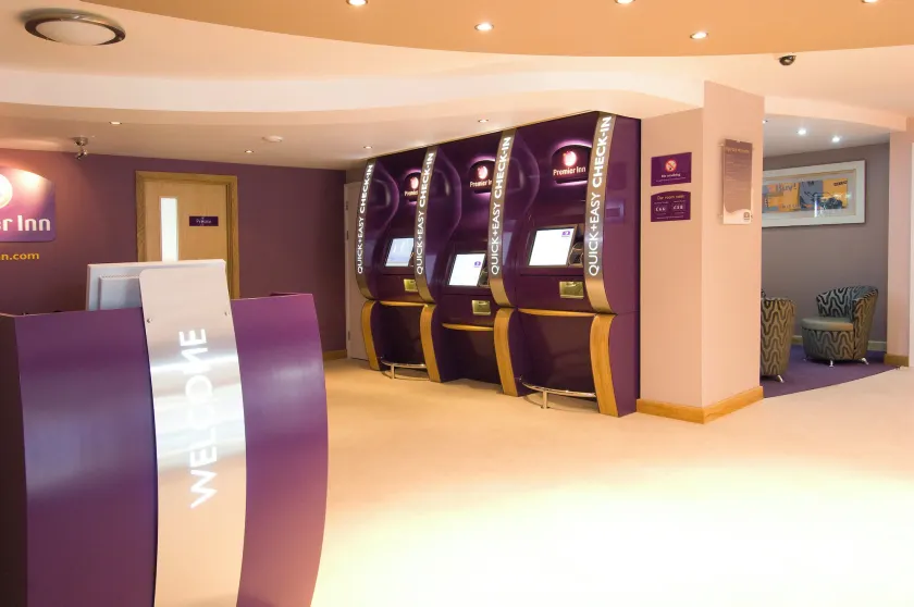 Premier Inn Brentwood - Lobby