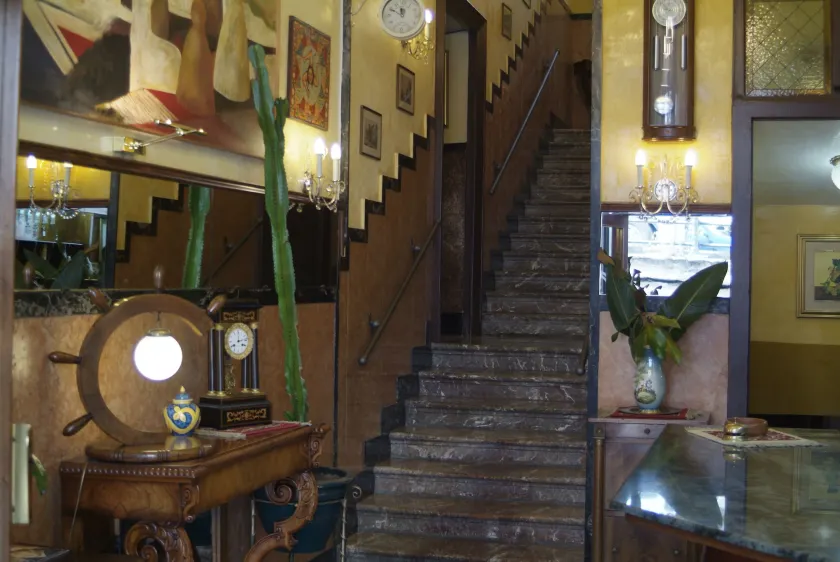 Hotel Touring - Image 1