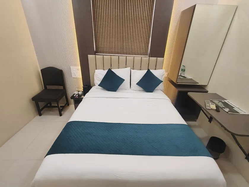 Hotel Triton Sion - Near US Embassy - Hotel Near BKC - Image 1