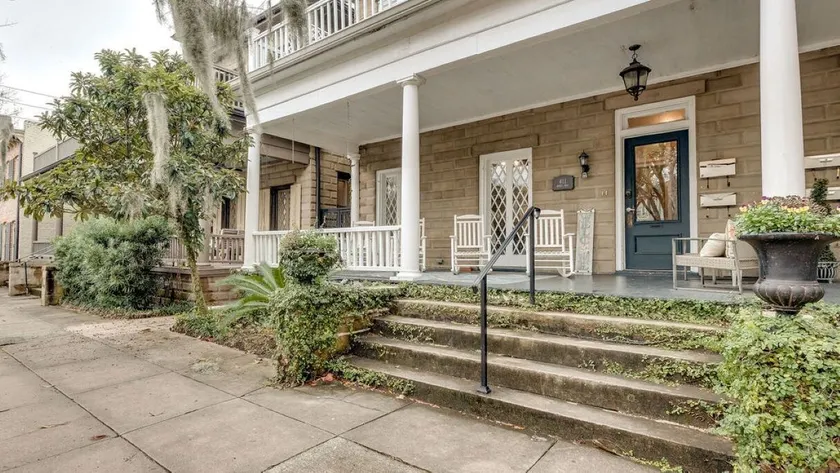 Comfortable Escape in Historic Downtown Savannah - Image 1