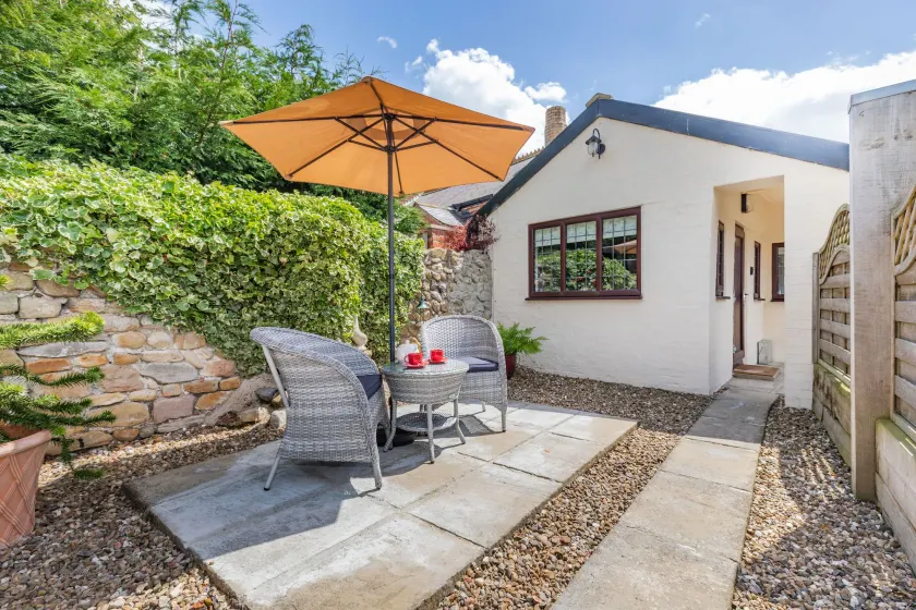 Willow Cottage - Image 1