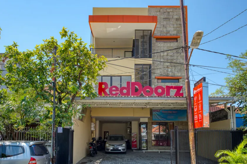 RedDoorz Syariah near Airlangga University Campus B - Image 1