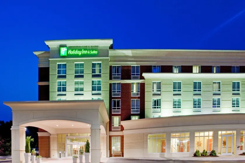 Holiday Inn Hotel & Suites Gateway by IHG - Image 1