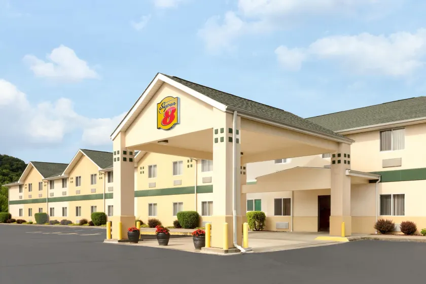 Super 8 by Wyndham Athens - Image 1