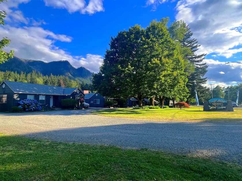 Cascade Motel - Image 1