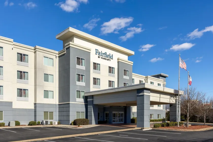 Fairfield Inn & Suites by Marriott Smithfield - Image 1
