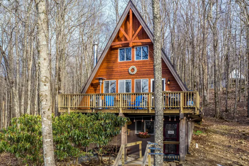 1 Mi to Beech Mtn! Family Retreat w/ Hot Tub - Image 1