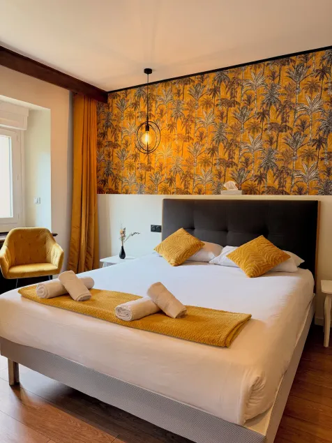Savoy Hotel & Restaurant - Image 1