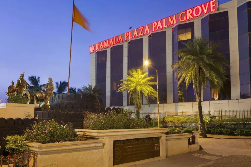 Ramada Plaza By Wyndham Palm Grove - Image 1