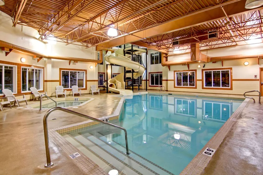 Ramada by Wyndham Ponoka - Image 1