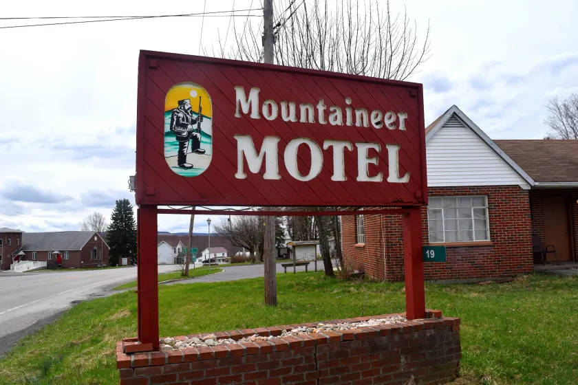 Mountaineer Motel - Image 1