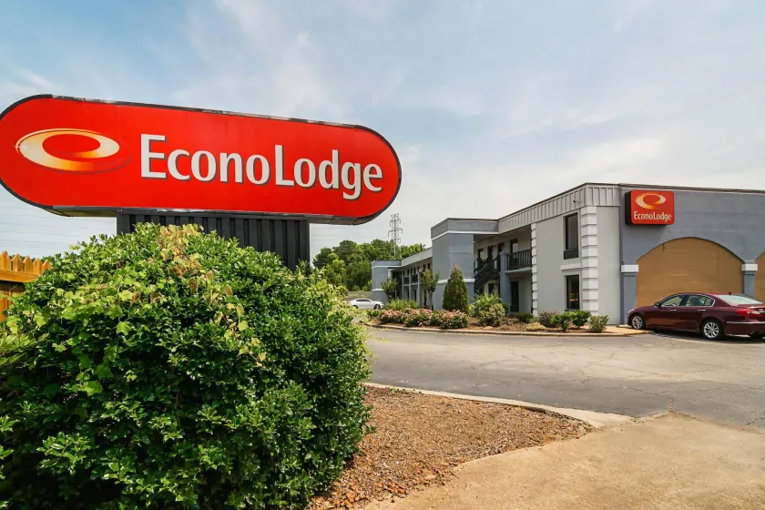 Econo Lodge Research Triangle Park - Image 1