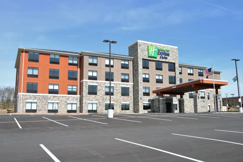 Holiday Inn Express & Suites Clarion by IHG - Image 1
