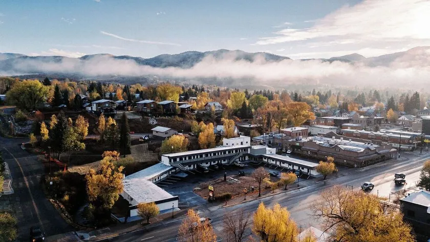 Western Lodge - Image 1