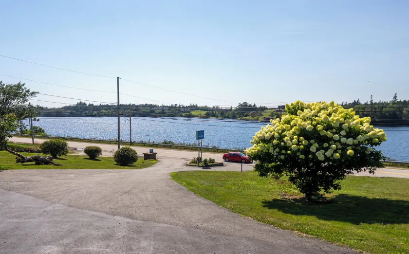 NovaStar Motel On The Lake - Image 1