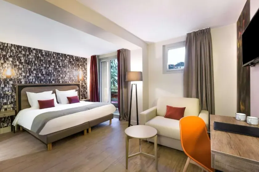 BEST WESTERN La Porte des Châteaux - Image 1