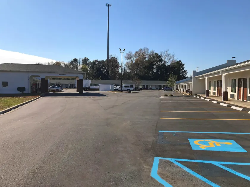 Americas Best Value Inn & Suites Sumter - Image 1