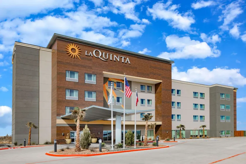 La Quinta Inn & Suites by Wyndham Fort Stockton Northeast - Image 1
