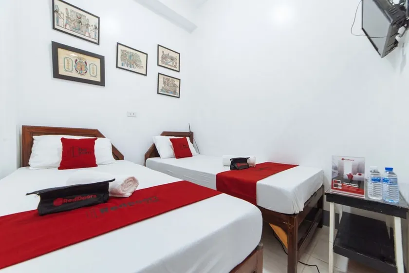 RedDoorz @ Plaza Jaro Iloilo - Image 1