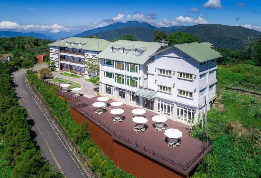 Jun Yue Hanging Garden Resort - Image 1
