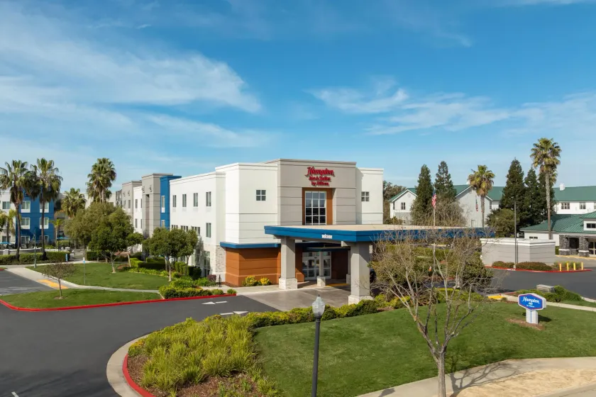 Hampton Inn & Suites Sacramento-Airport-Natomas - Image 1