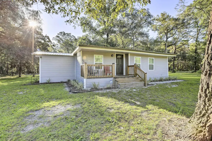 Updated Home Near Manatee Springs State Park! - Image 1