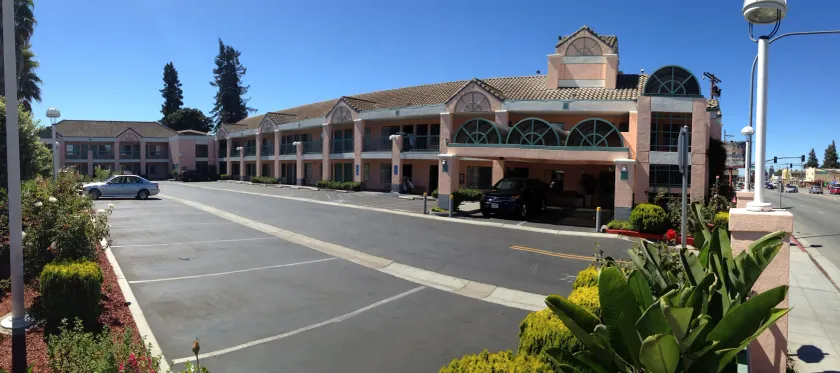 Atherton Park Inn and Suites - Image 1