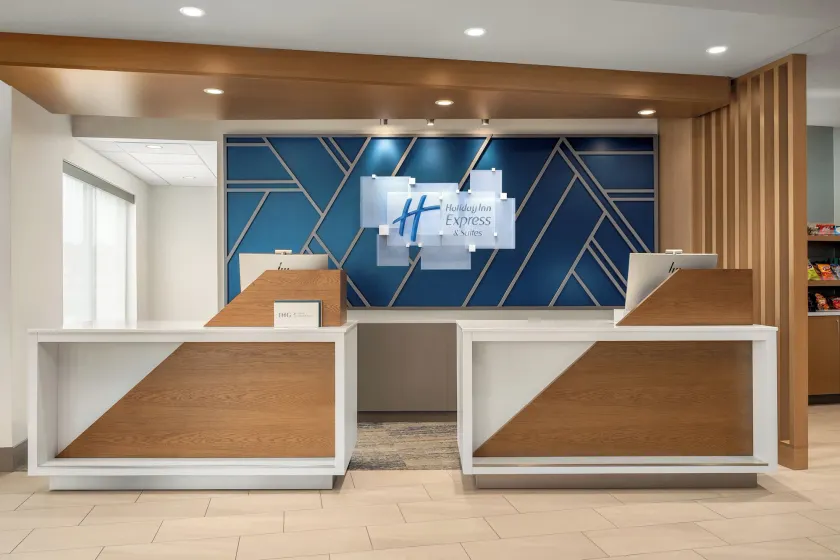 Holiday Inn Express & Suites Overland Park South by IHG - Indgang