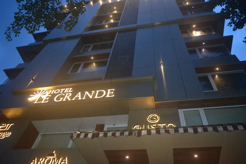 Hotel Le Grande - Mumbai International Airport - Image 1