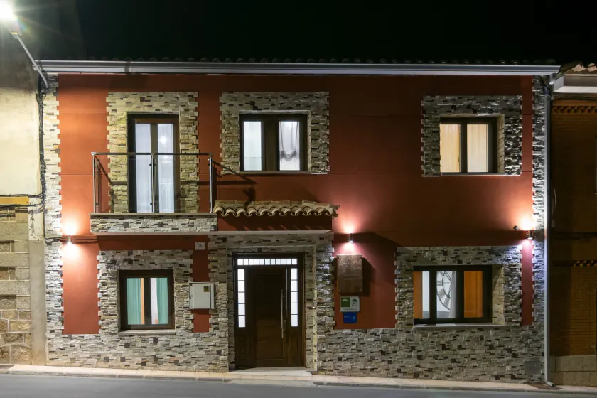 Casa con jardín, barbacoa y piscina | Vistas a la ciudad | Adaptada para el teletrabajo - Image 1