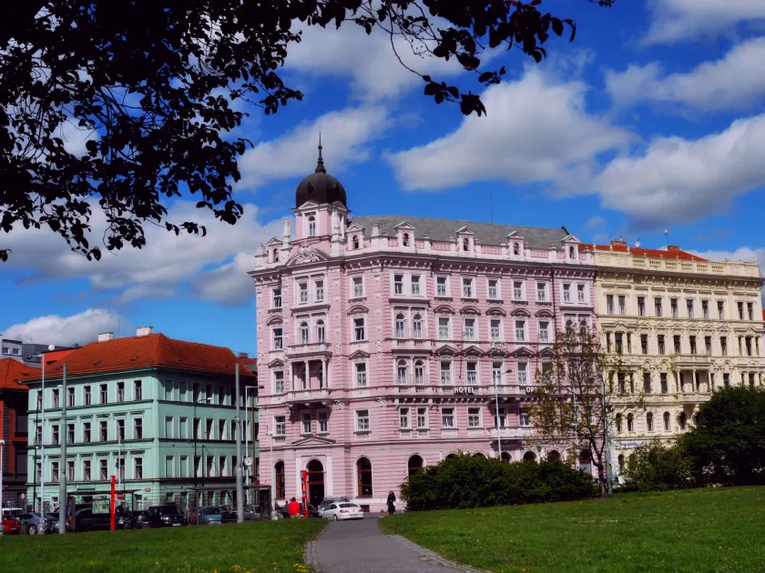 Hotel Opera - Image 1
