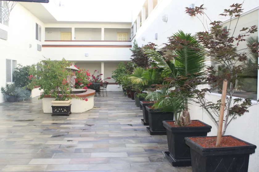 Airport Inn - Image 1