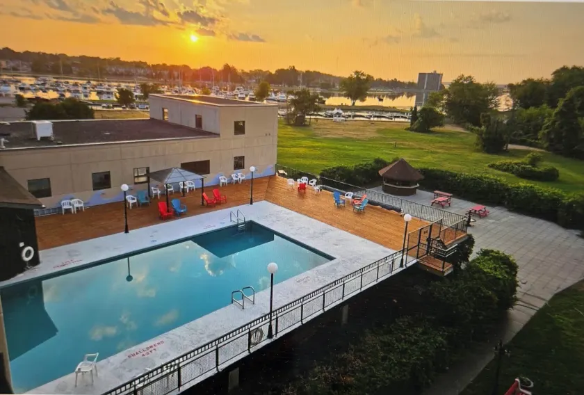 Ramada by Wyndham Belleville Harbourview Conference Center - Image 1