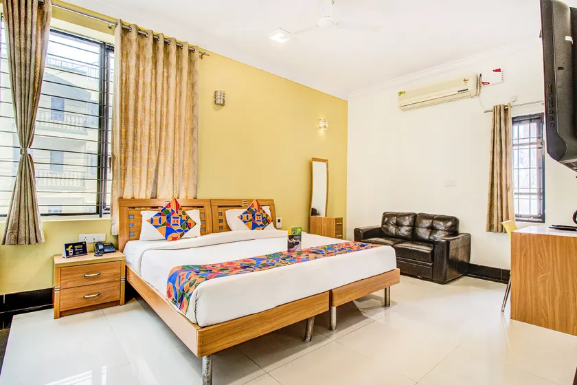Fabhotel Emara Grand - Image 1
