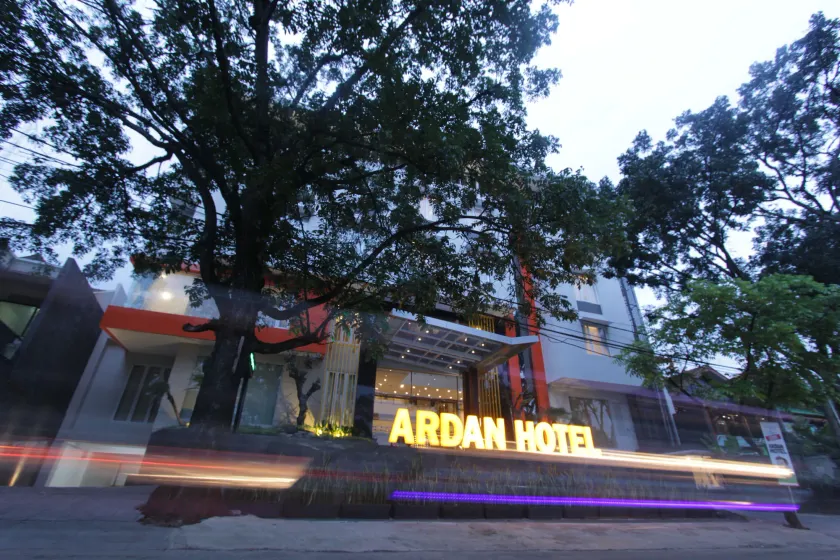 Ardan Hotel - Image 1